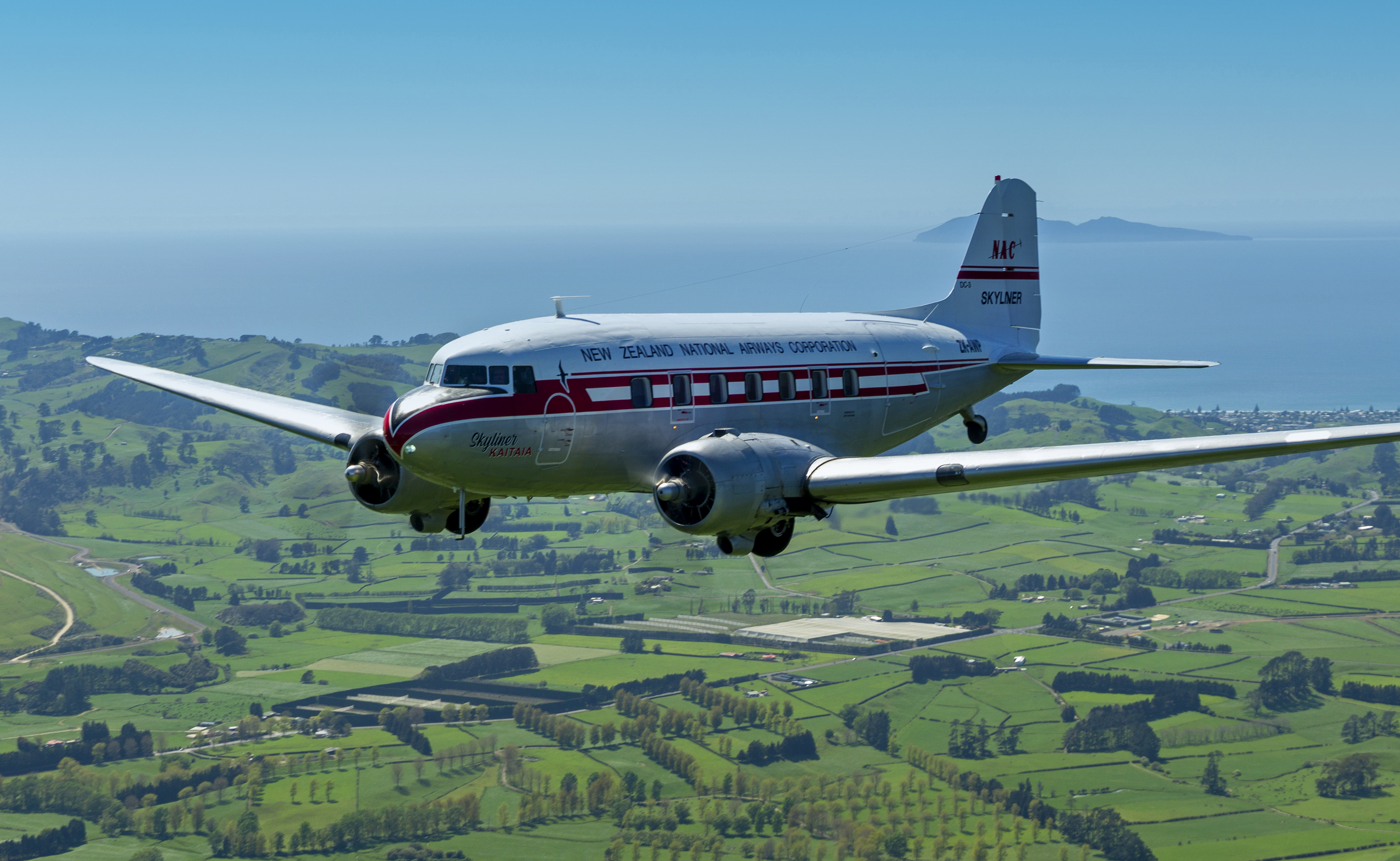 dc3-flying.jpg